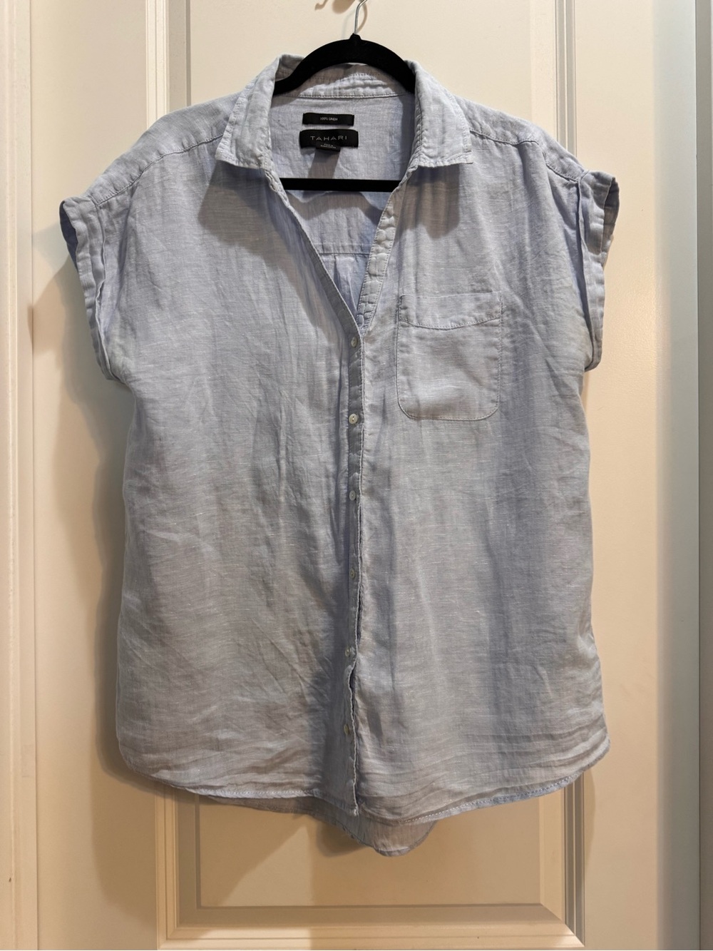 Tahari Light Blue Button Down Top Med Cap Sleeves Armpit To Armpit 21” Collared